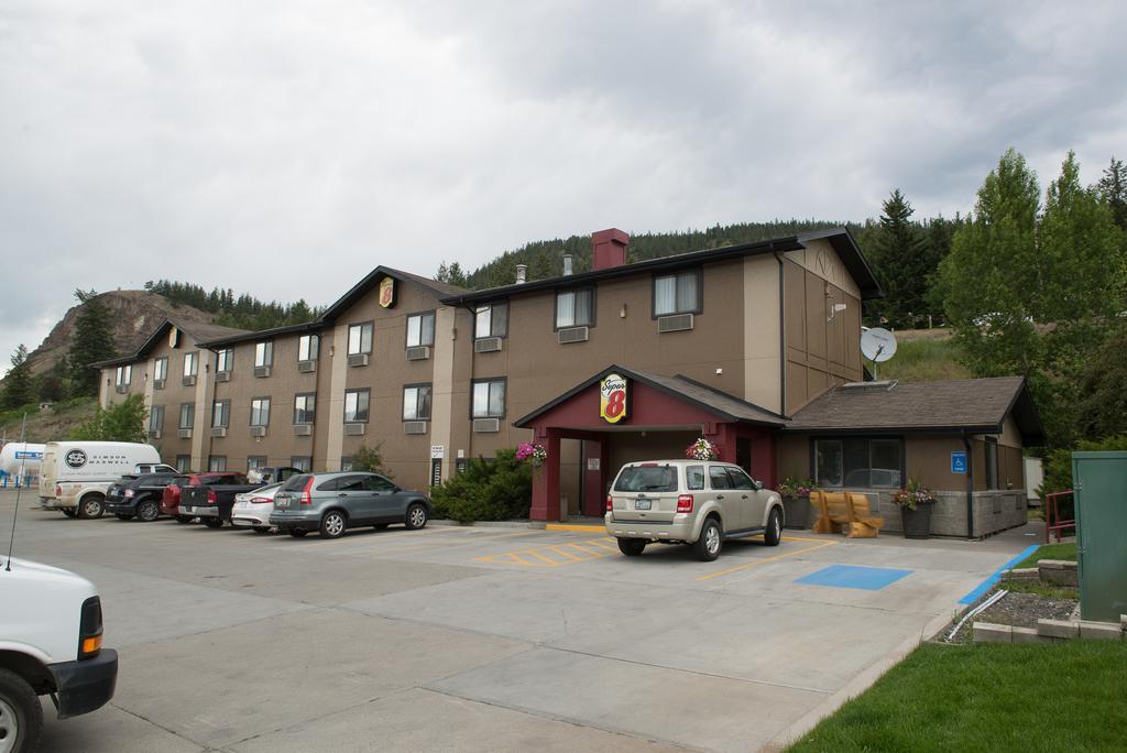 Super 8 By Wyndham Williams Lake Bc Exterior photo