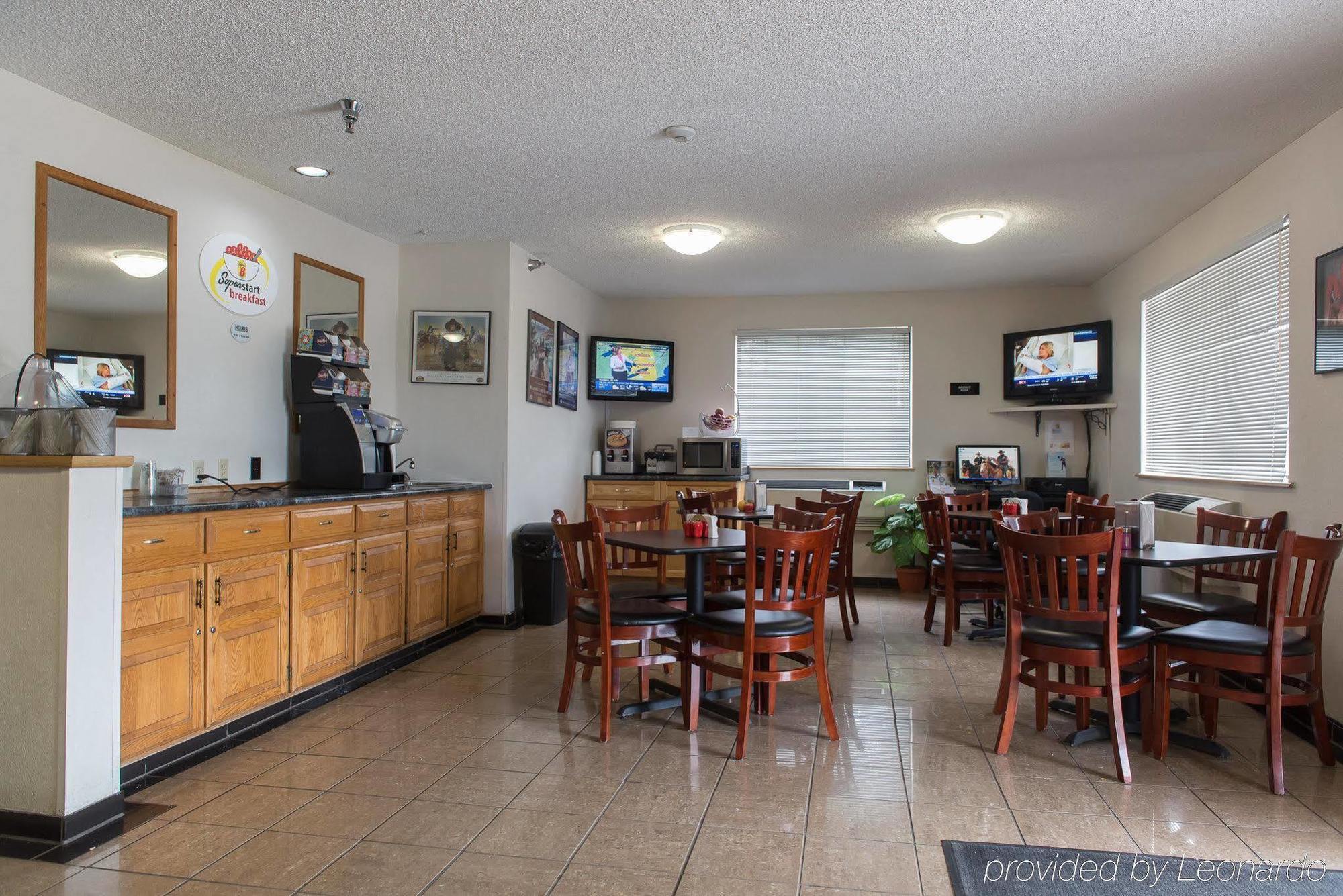 Super 8 By Wyndham Williams Lake Bc Exterior photo