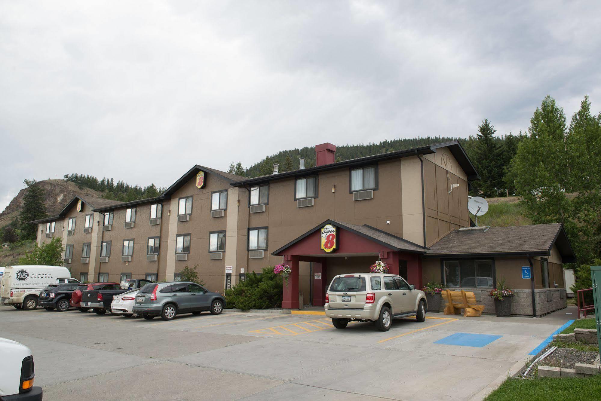 Super 8 By Wyndham Williams Lake Bc Exterior photo